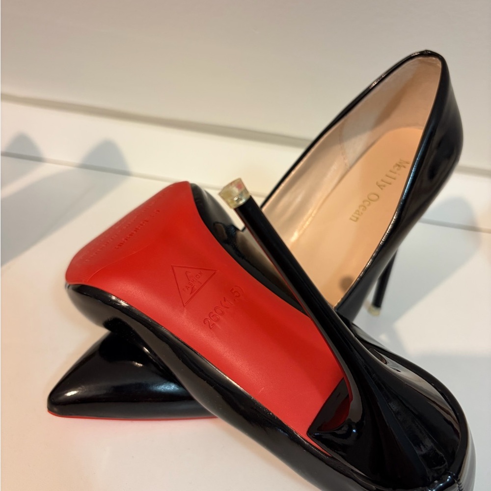 Source Unknown Black Patent Heels - Picture 3 of 3